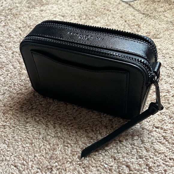 Marc Jacob’s Snapshot Crossbody in all black detailing. - Picture 1 of 6